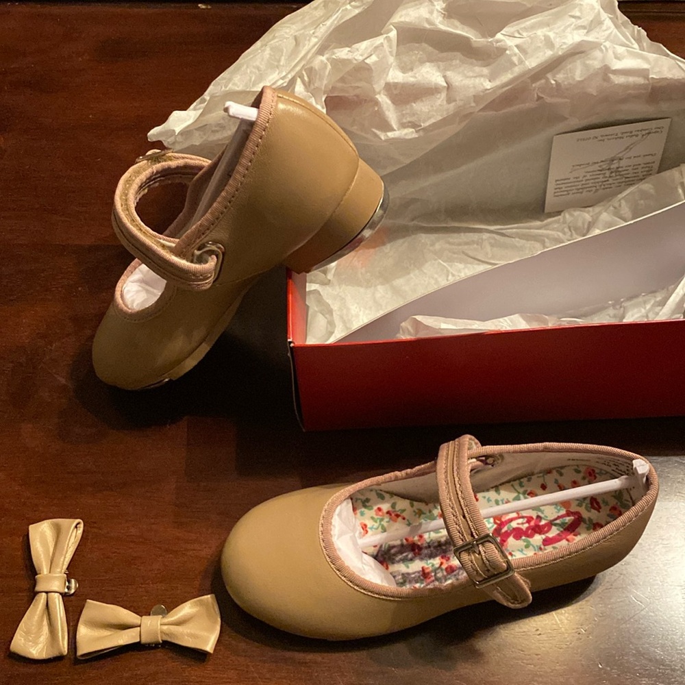 Girls Capezio tan tap shoes.  Size 11 medium youth.